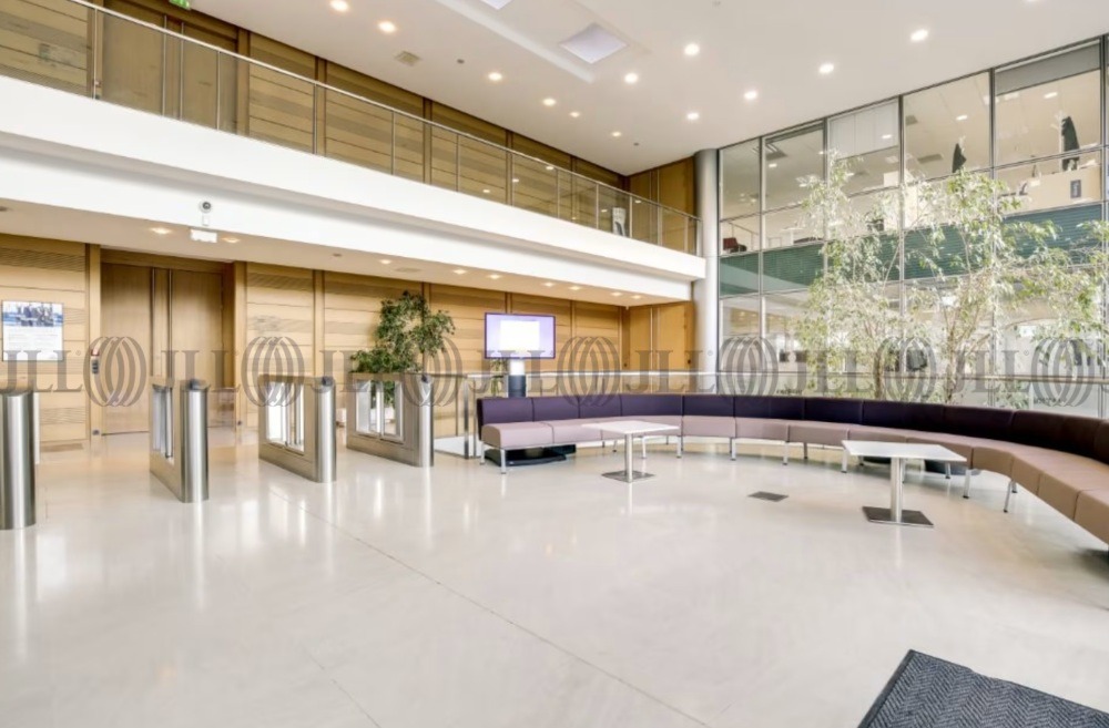 LOCATION BUREAUX 639 m²