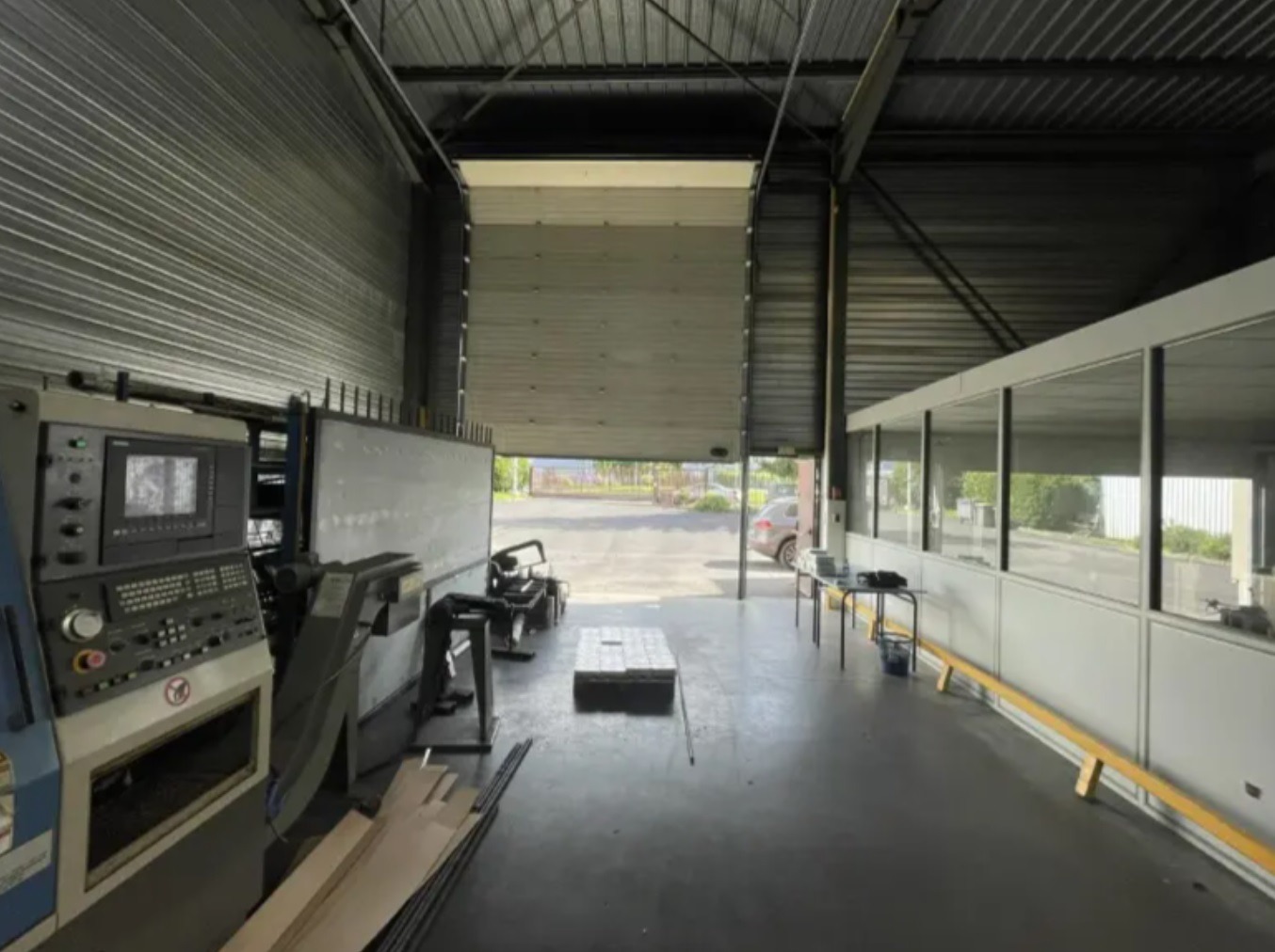 VENTE ACTIVITES/ENTREPOT 750 m²