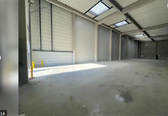 LOCATION ACTIVITES/ENTREPOT/BUREAUX 1542 m²