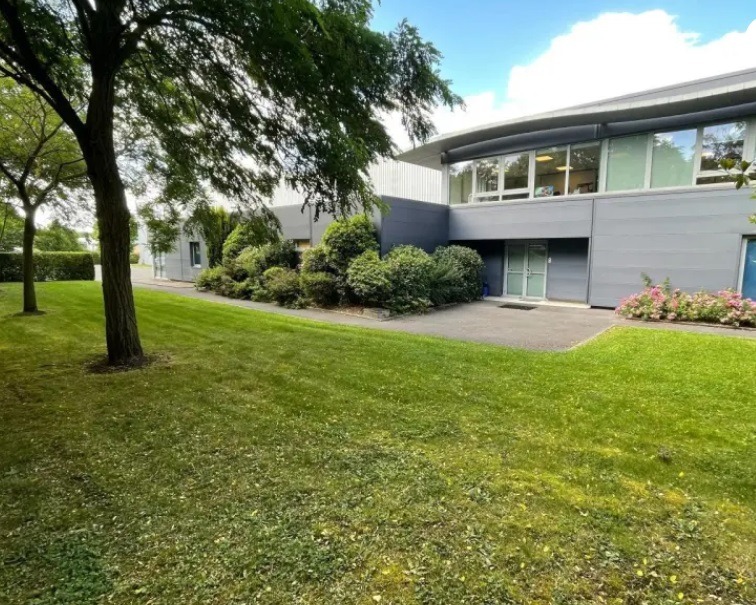 LOCATION/VENTE ACTIVITES/ENTREPOT/BUREAUX 1763 m²