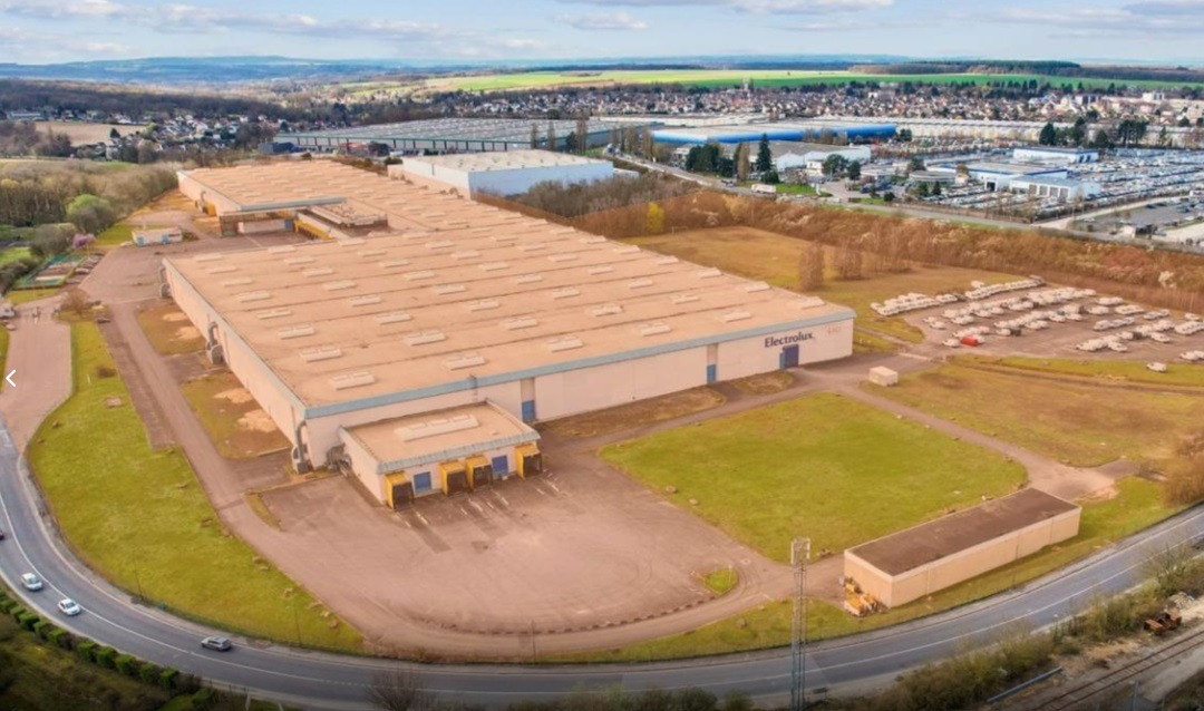 LOCATION ENTREPOT 57818 m²