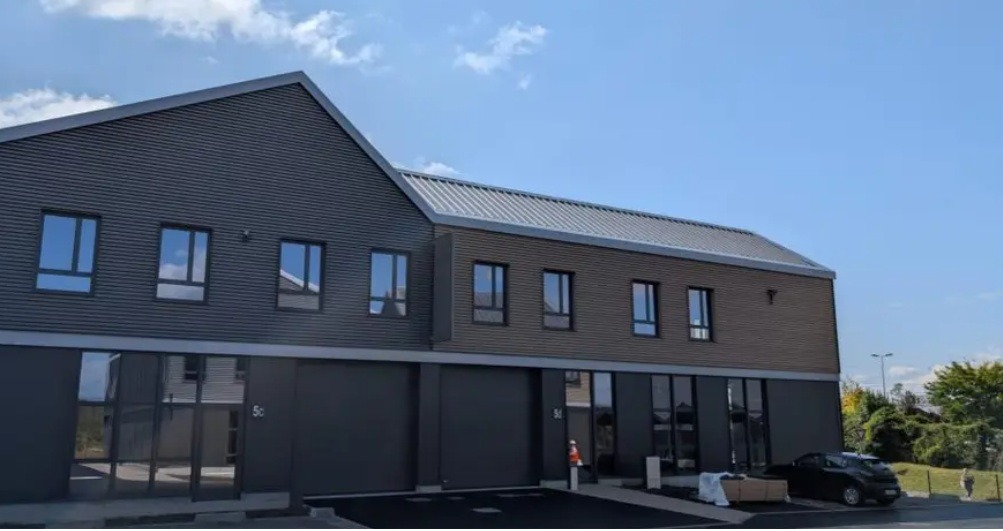 LOCATION/VENTE BUREAU/ACTIVITES/STOCKAGE 348 m²