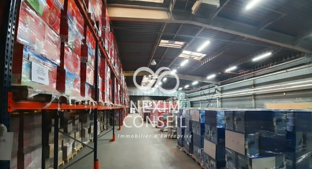 LOCATION ACTIVITES/ENTREPÔTS/BUREAUX 1393 m²