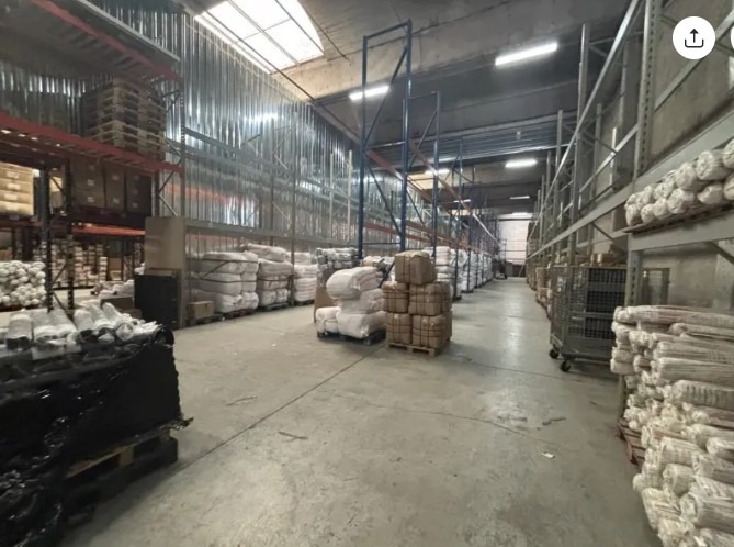 LOCATION ACTIVITES/ENTREPÔTS 2100 m²