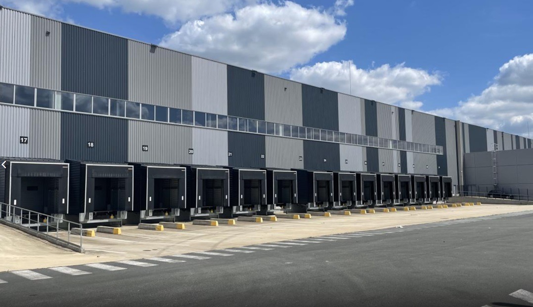 LOCATION ENTREPOT LOGISTIQUE/BUREAUX 25137 m²