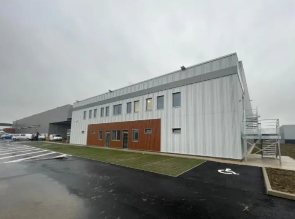 LOCATION ACTIVITES/ENTREPOT/BUREAUX 1542 m²