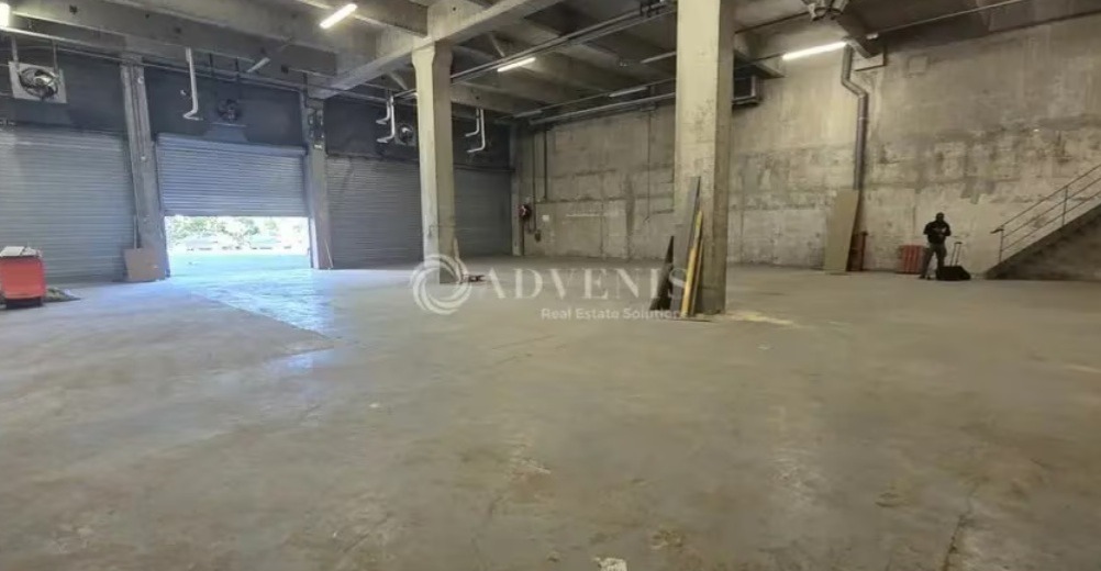 LOCATION ACTIVITES/ENTREPOTS 3550 m²