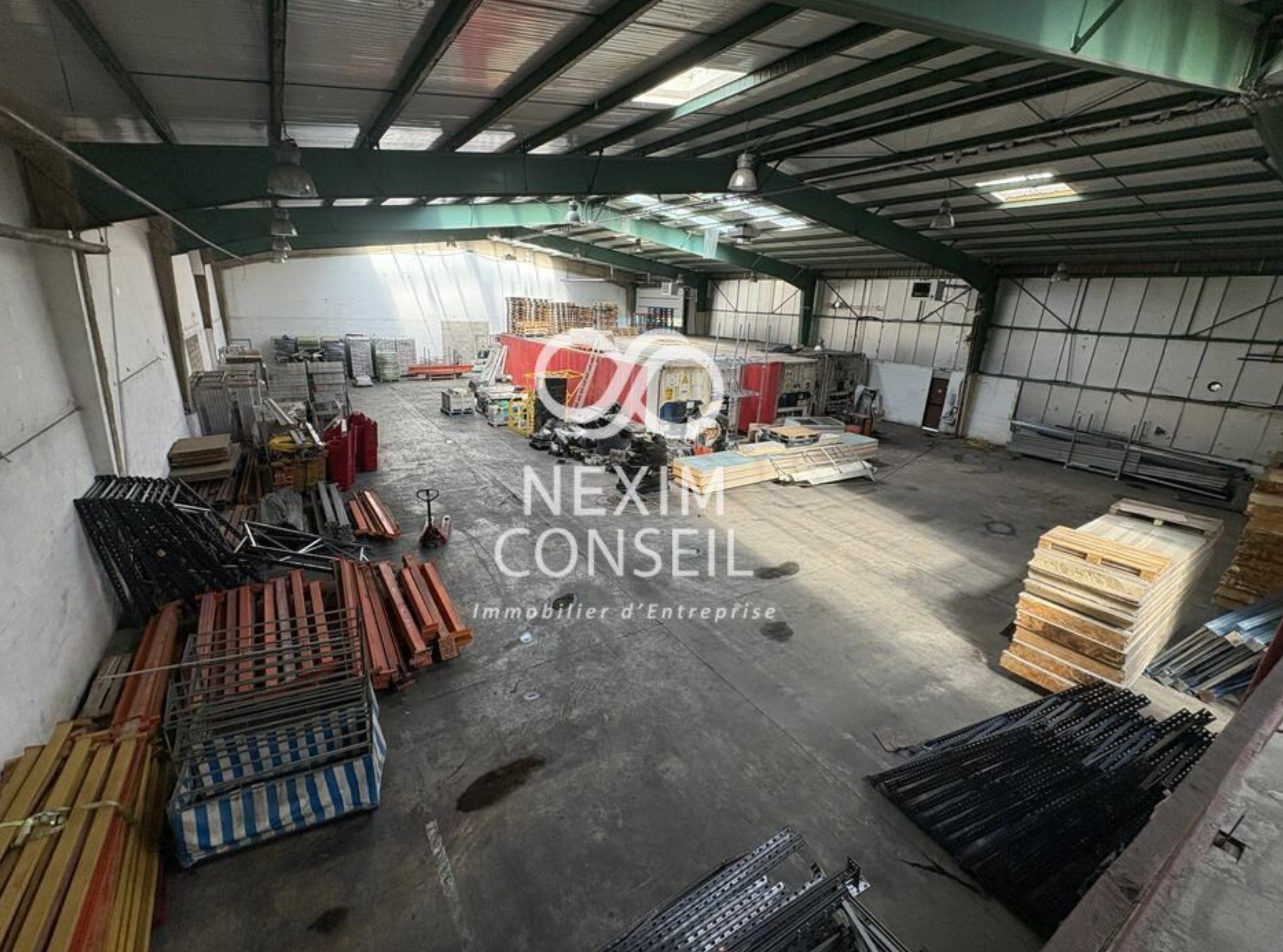 LOCATION ACTIVITES/STOCKAGE 1209 m²