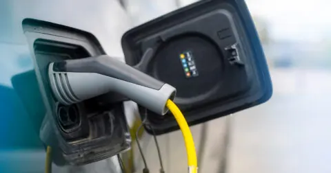 Véhicules électriques : installation de bornes de rechargement