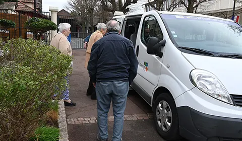 Seniors, profitez du mini-bus pour faire vos courses !