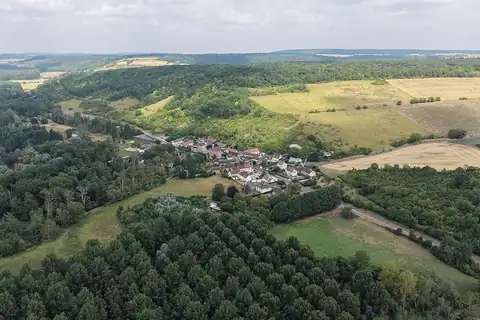 Amenucourt, 2 fotoğraftan 2.
