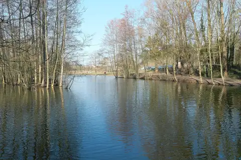L'Isle-Adam, 4 fotoğraftan 1.