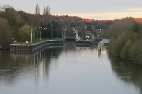 L'Isle-Adam, 4 fotoğraftan 2.