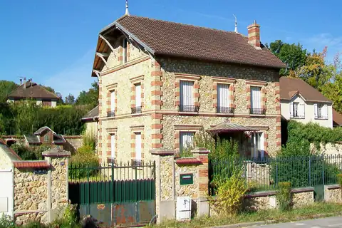Jouy-le-Moutier, 4 fotoğraftan 2.