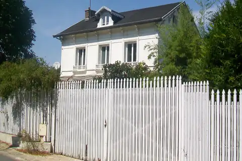 Nerville-la-Forêt, 4 fotoğraftan 4.