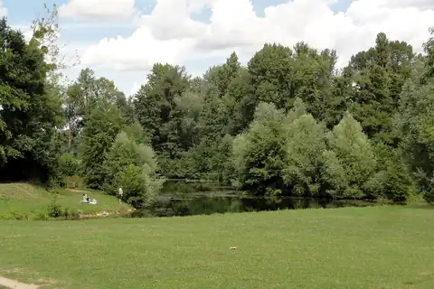 Neuville-sur-Oise, 4 fotoğraftan 4.