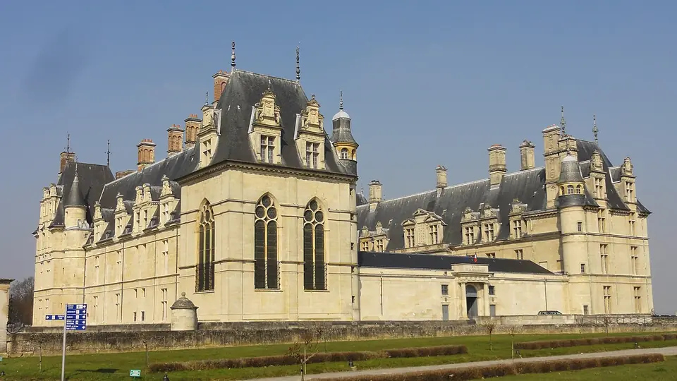 Schloss Écouen, Ostfassade